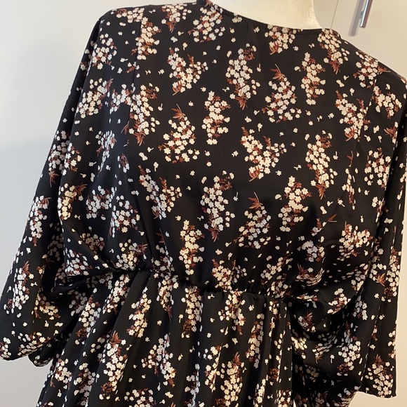 Boutique | Batwing Floral Print Dress Size Small - Picture 2 of 4
